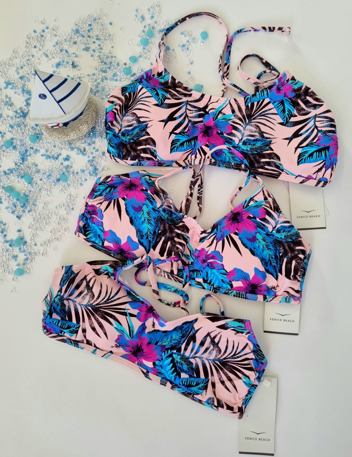 Mix of women's swimsuits (top and bottom separately) Europe